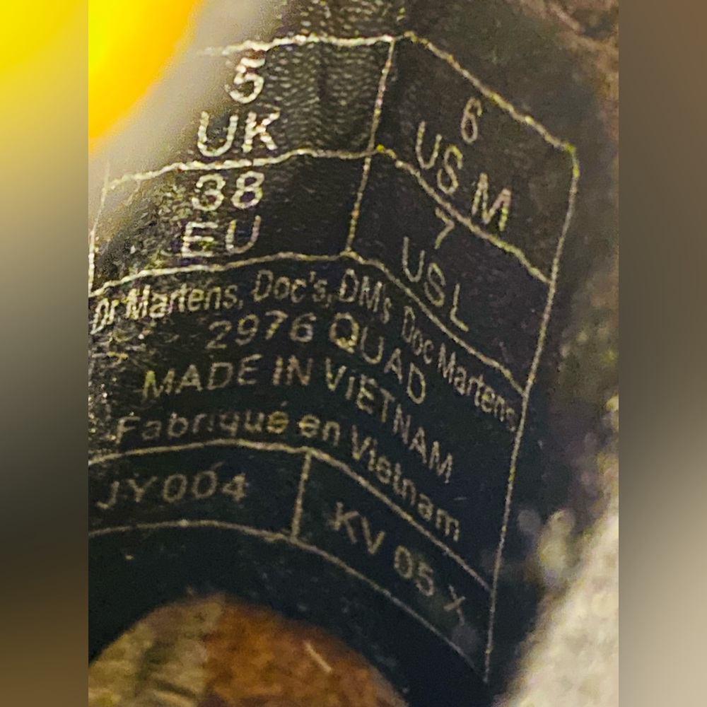 Dr. Martens Unisex 2976 Chelsea Boot - Picture 11 of 11
